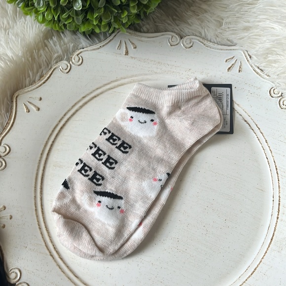 Stuff bag| atletha sport Bag- 2 packs of socks and old navy leggings (s) - Picture 6 of 12